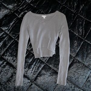 Cropped light grey long sleeve!